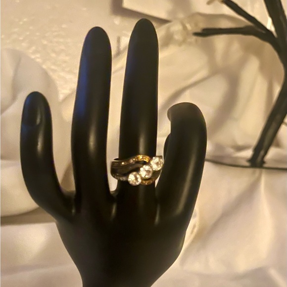 A beautiful & different solid gold diamond & black diamond women’s ring - Picture 6 of 6